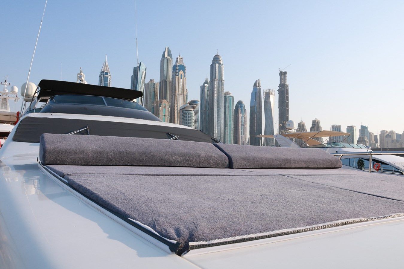 the best price on SIMONA 2003