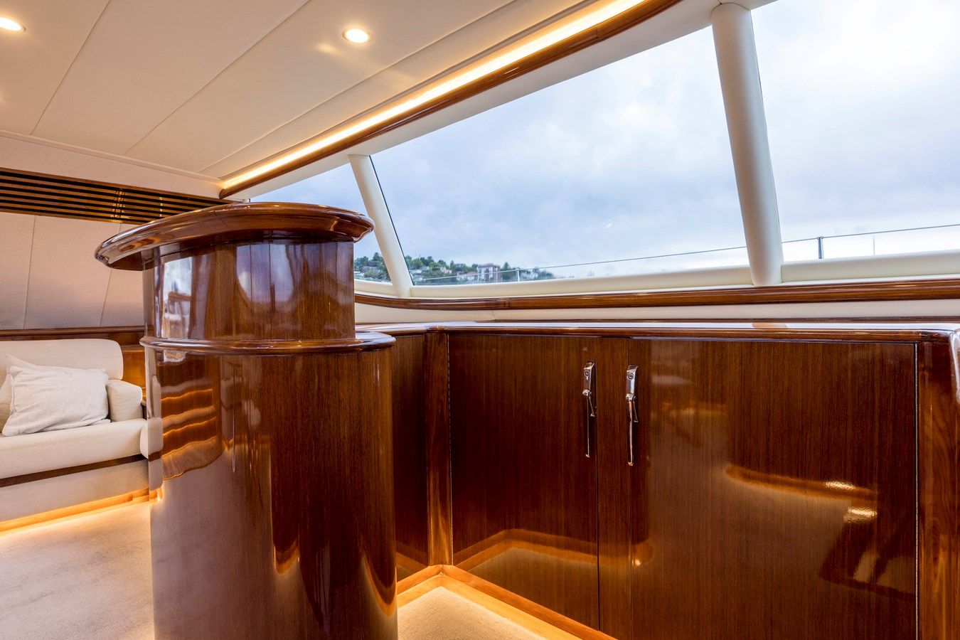 the best price on MISS SILVER 1995