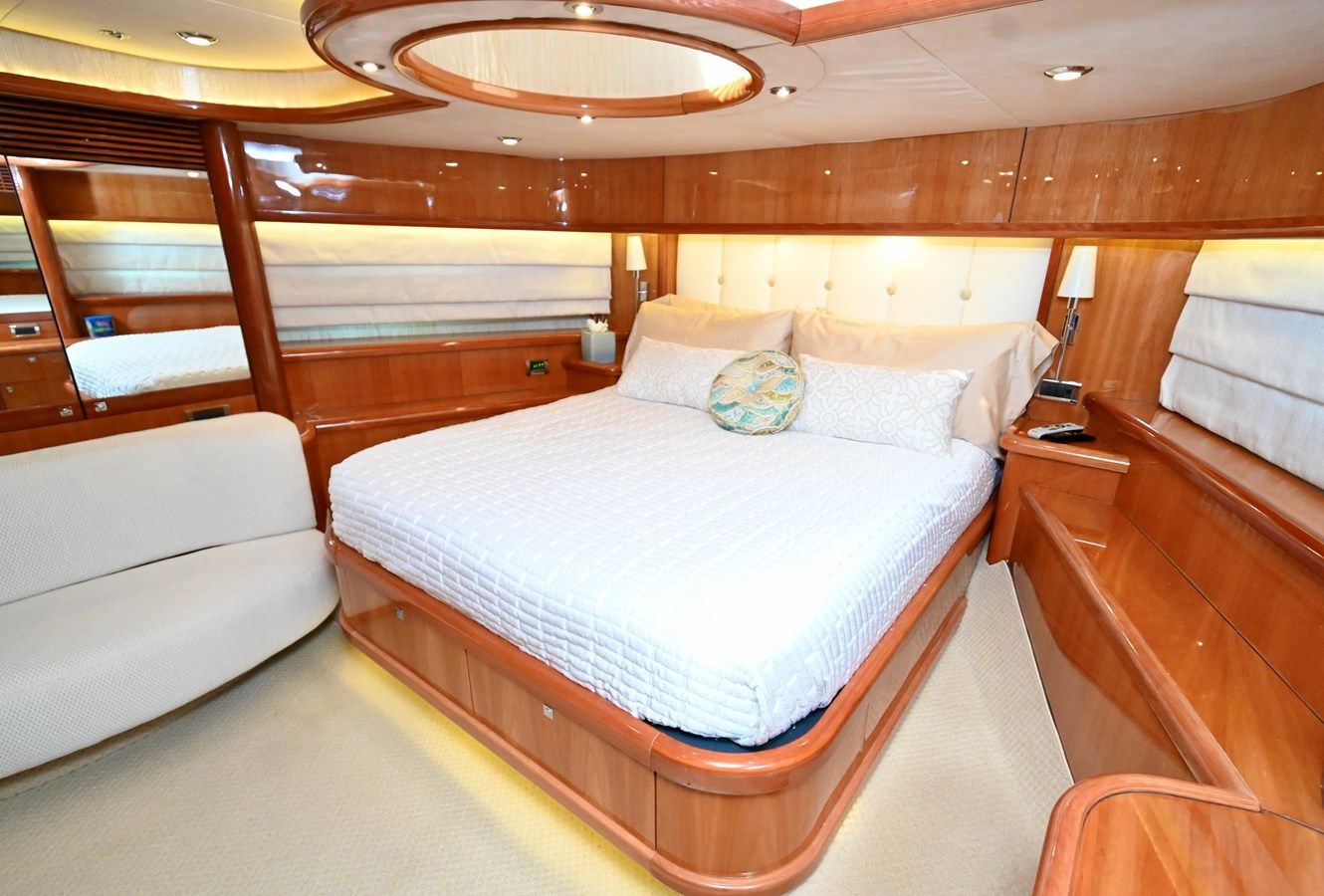 Buy a yacht Bella - Sunseeker