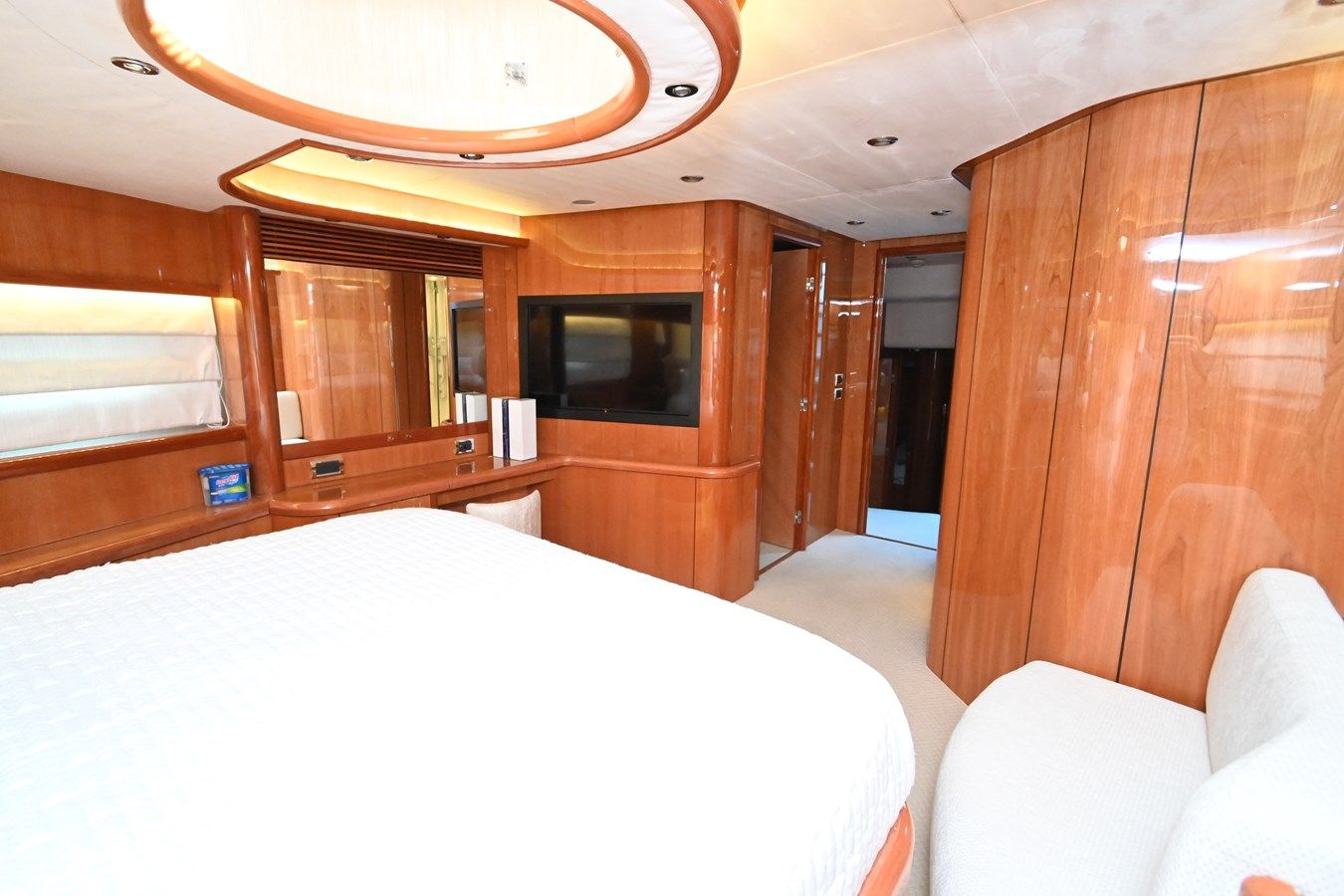 Buy a yacht Bella 82