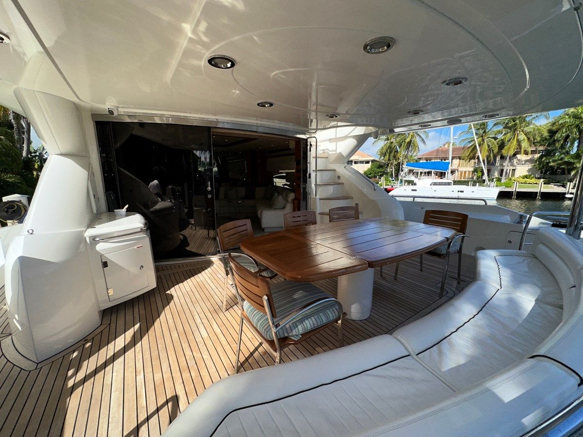 Buy a yacht Bella - Sunseeker