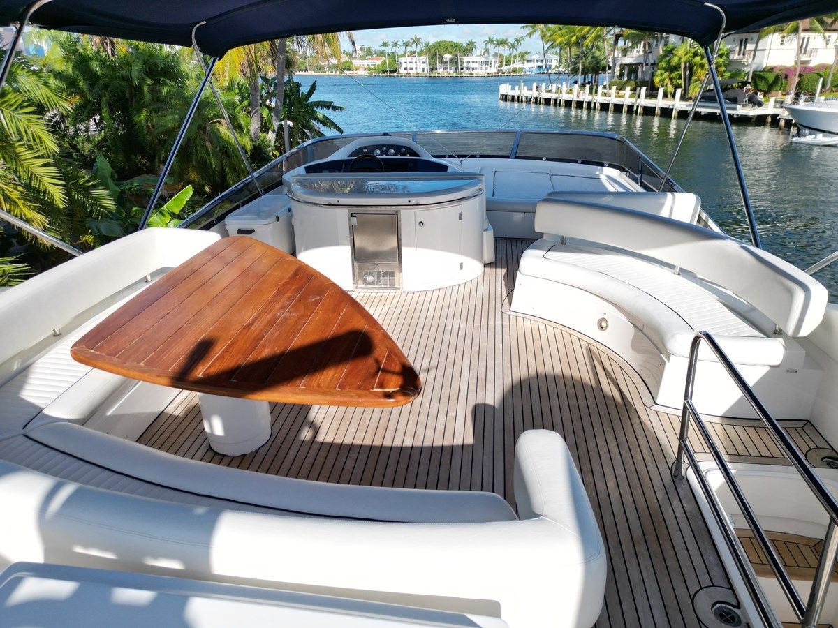 Buy a yacht Bella - Sunseeker