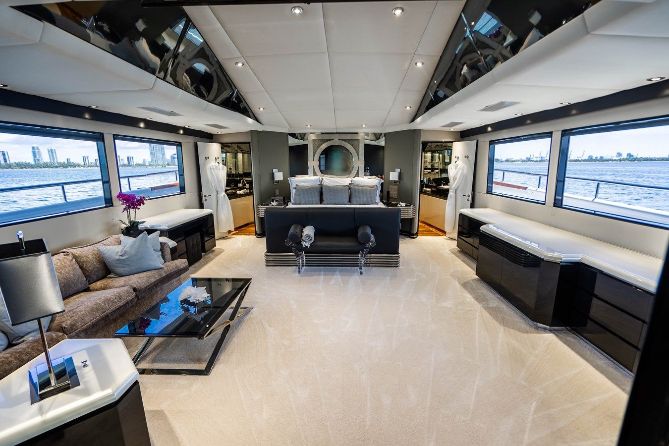 Продажа яхты QUANTUM - Broward Yacht