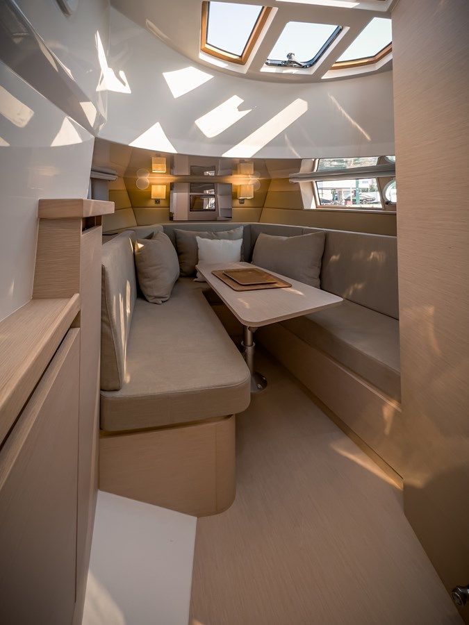 OASIS T40 Inboard yacht sale