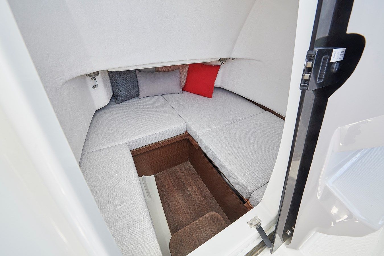 Jeanneau Leader 7.5 CC S3 yacht sale