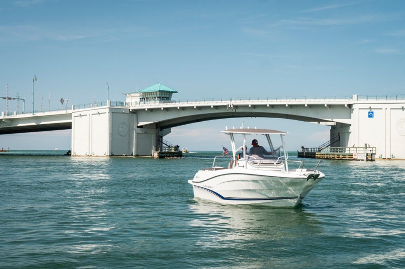 Buy a Jeanneau Leader 7.5 CC S3 Leader 7.5 CC S3 at Shestakov Yacht Sales