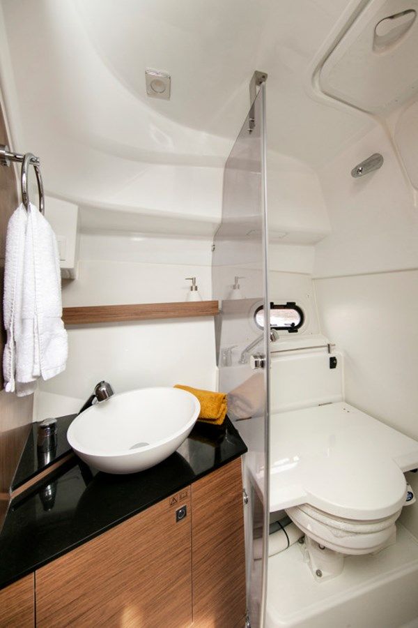 the best price on JEANNEAU 9.0 WA