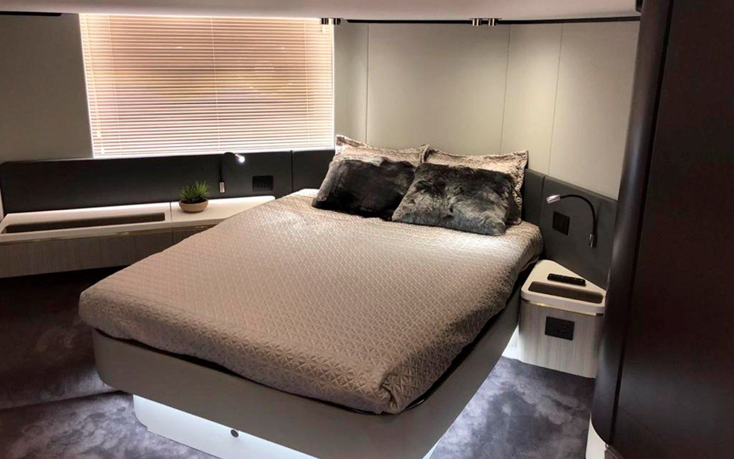 best yacht sales deals Azimut 55 55