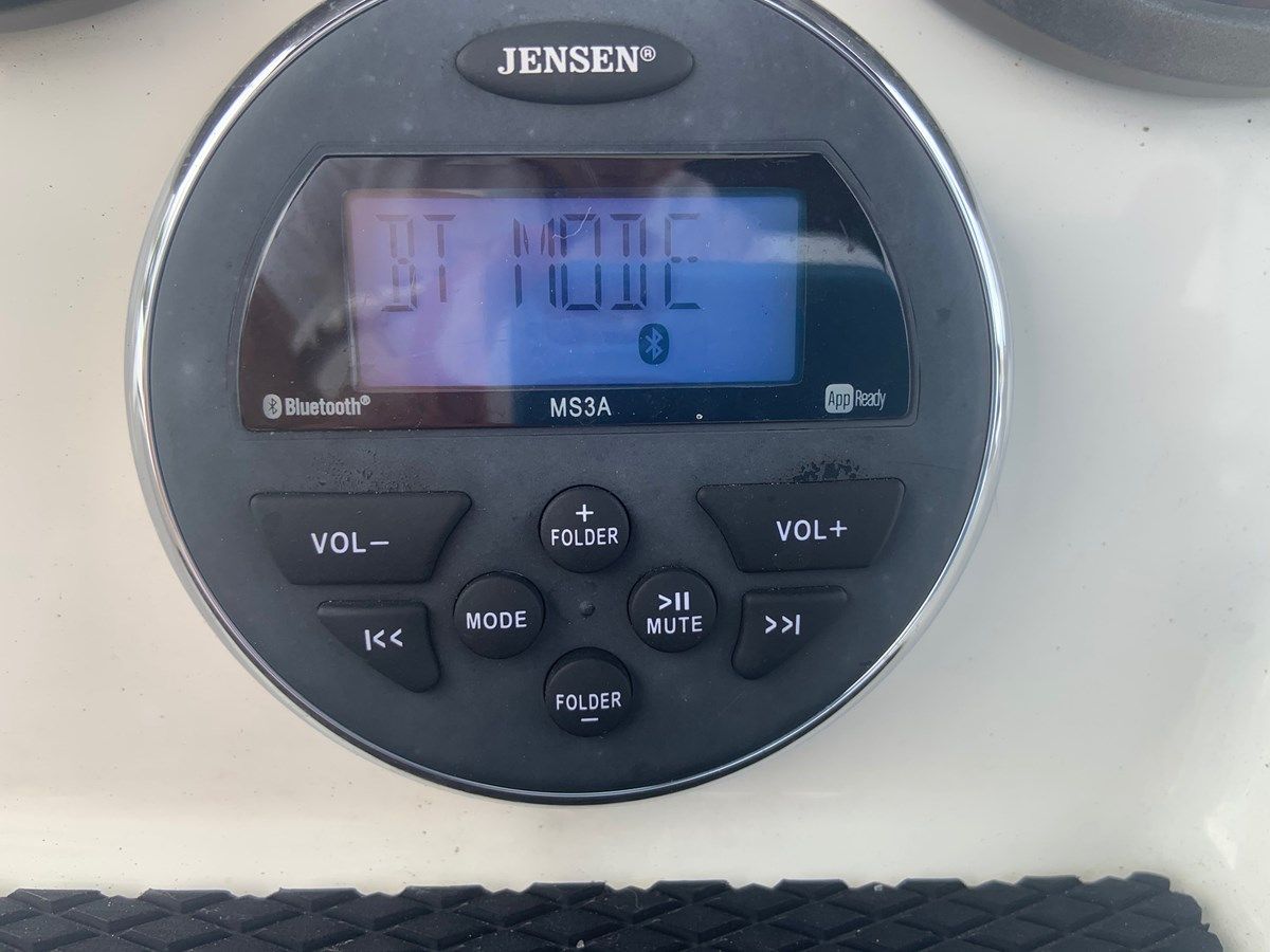 the best price on BAYLINER ELEMENT F18 18