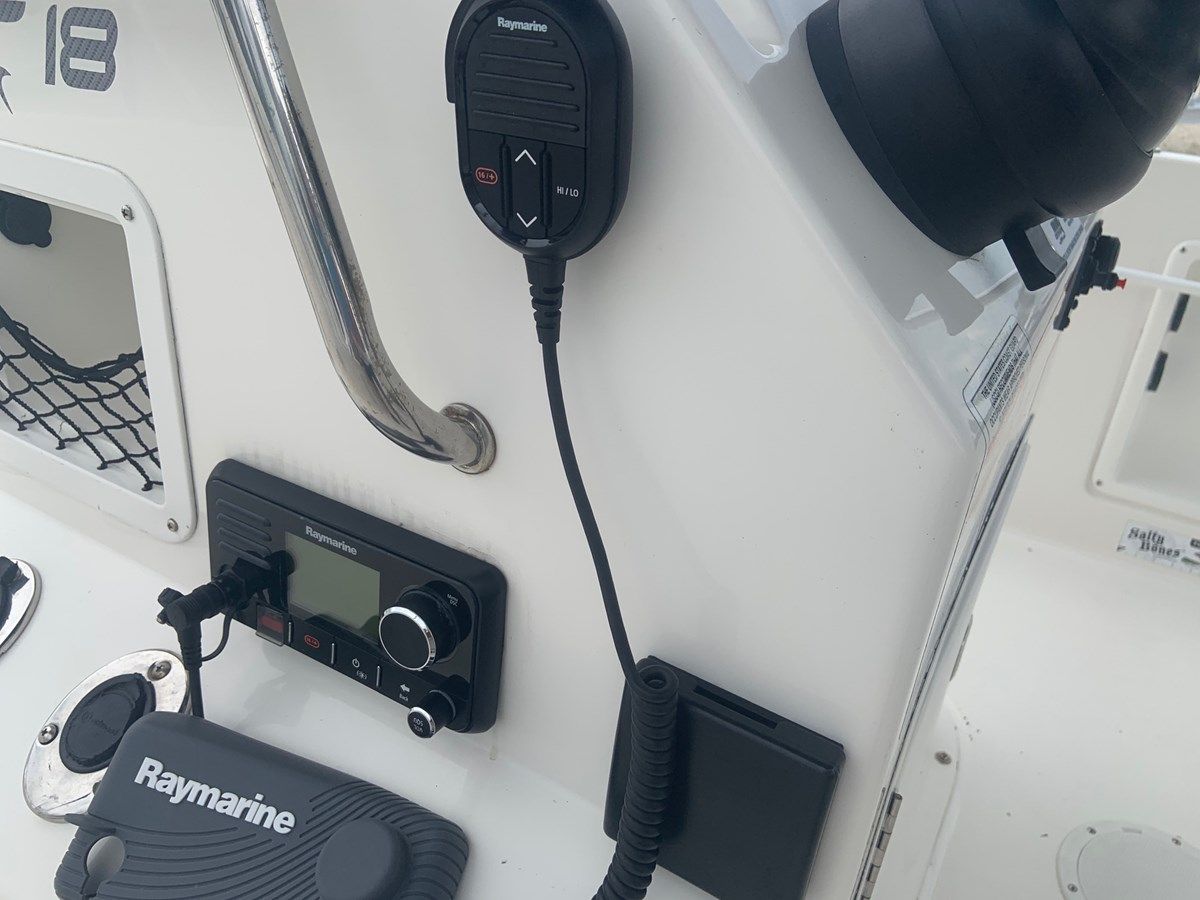 the best price on BAYLINER ELEMENT F18