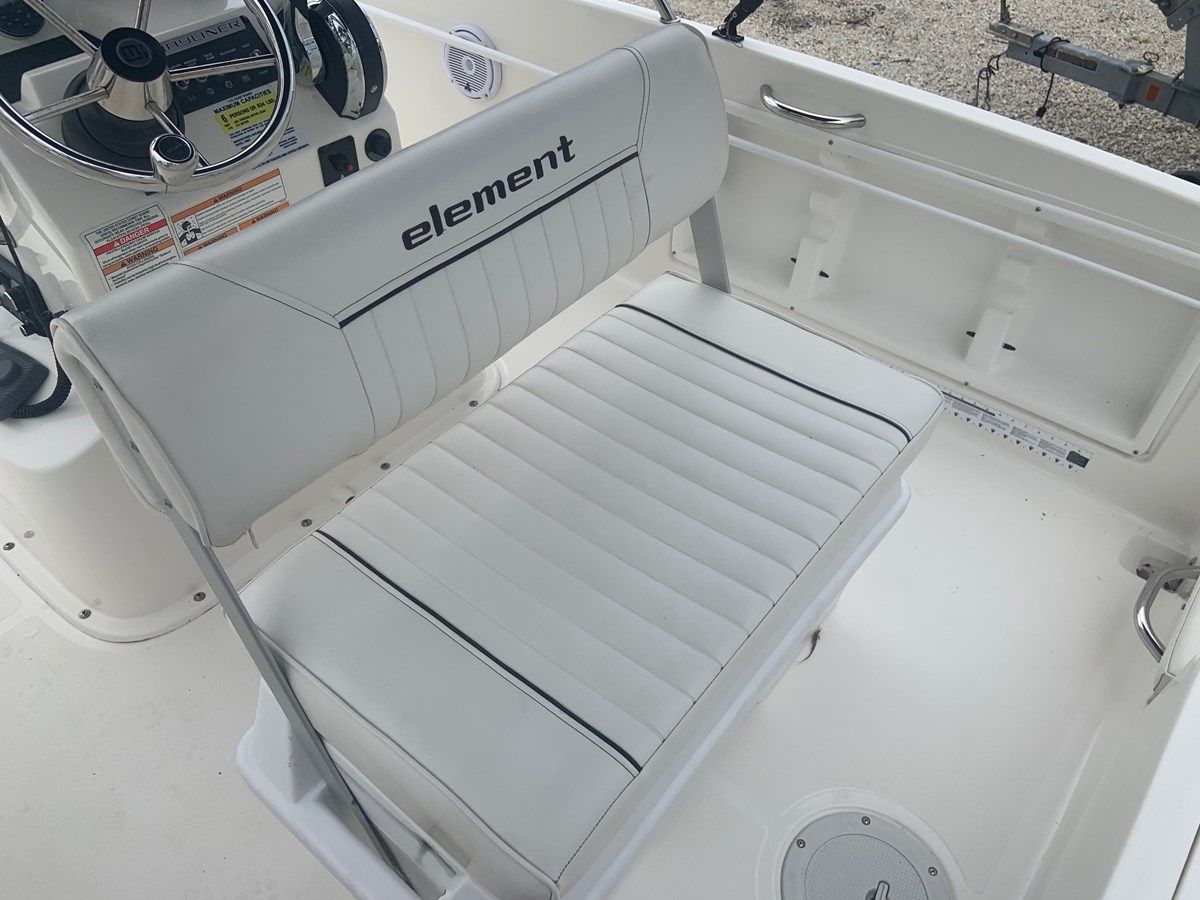 best yacht sales deals BAYLINER ELEMENT F18