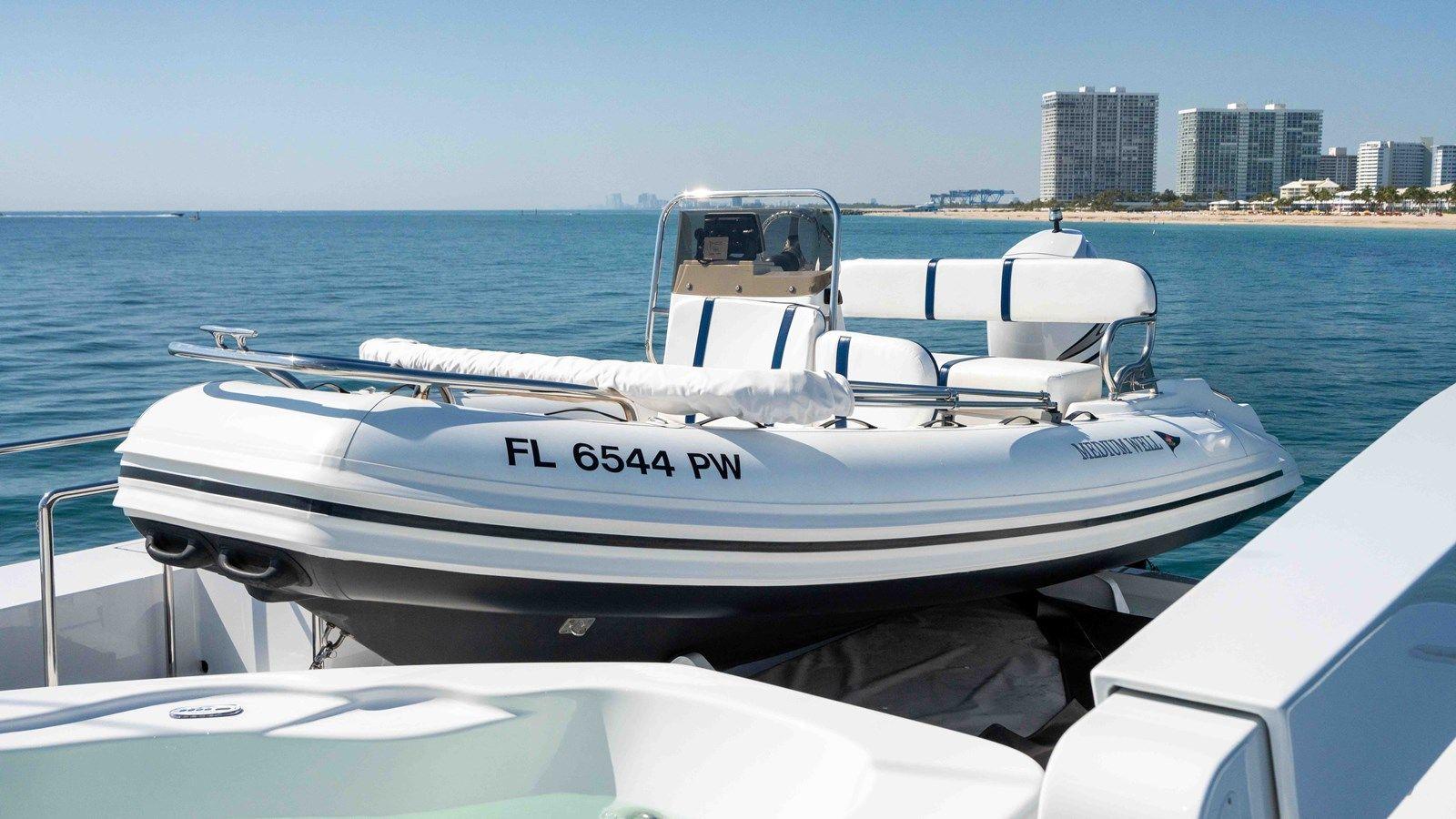 Купить яхту WELL DONE - BURGER BOAT COMPANY в Shestakov Yacht Sales