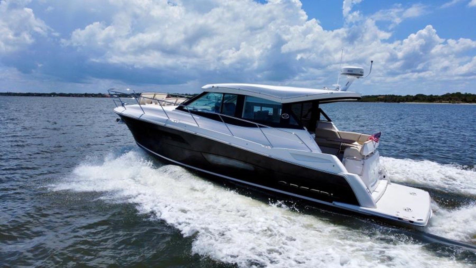 Buy a yacht Regal 38 Grande Coupe