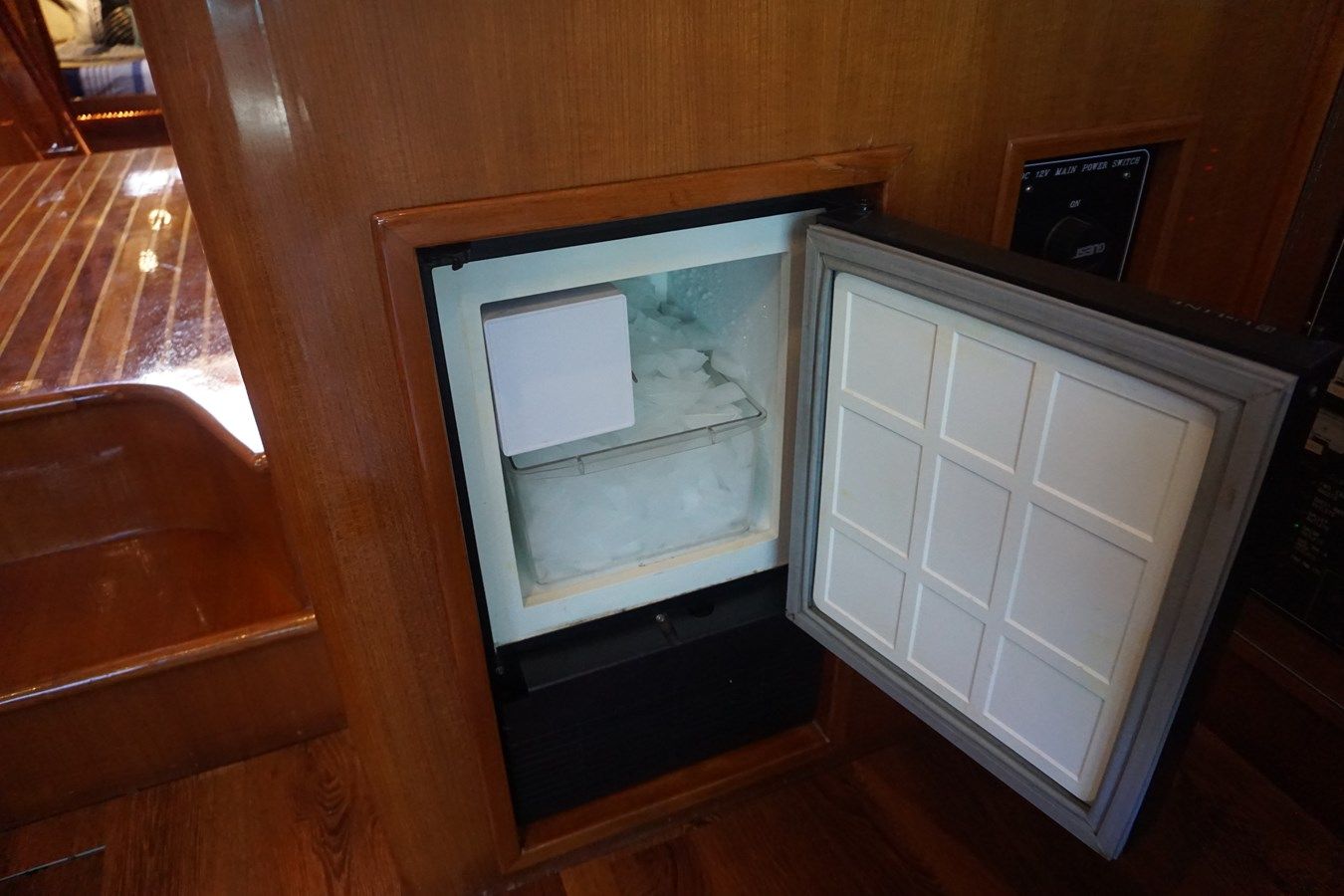 best yacht sales deals 52 Pilothouse - Ocean Alexander