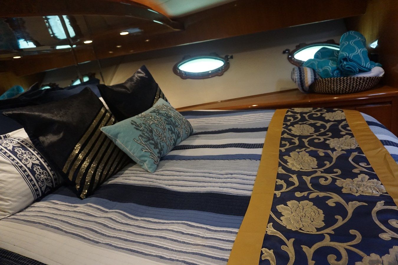 the best price on 52 Pilothouse