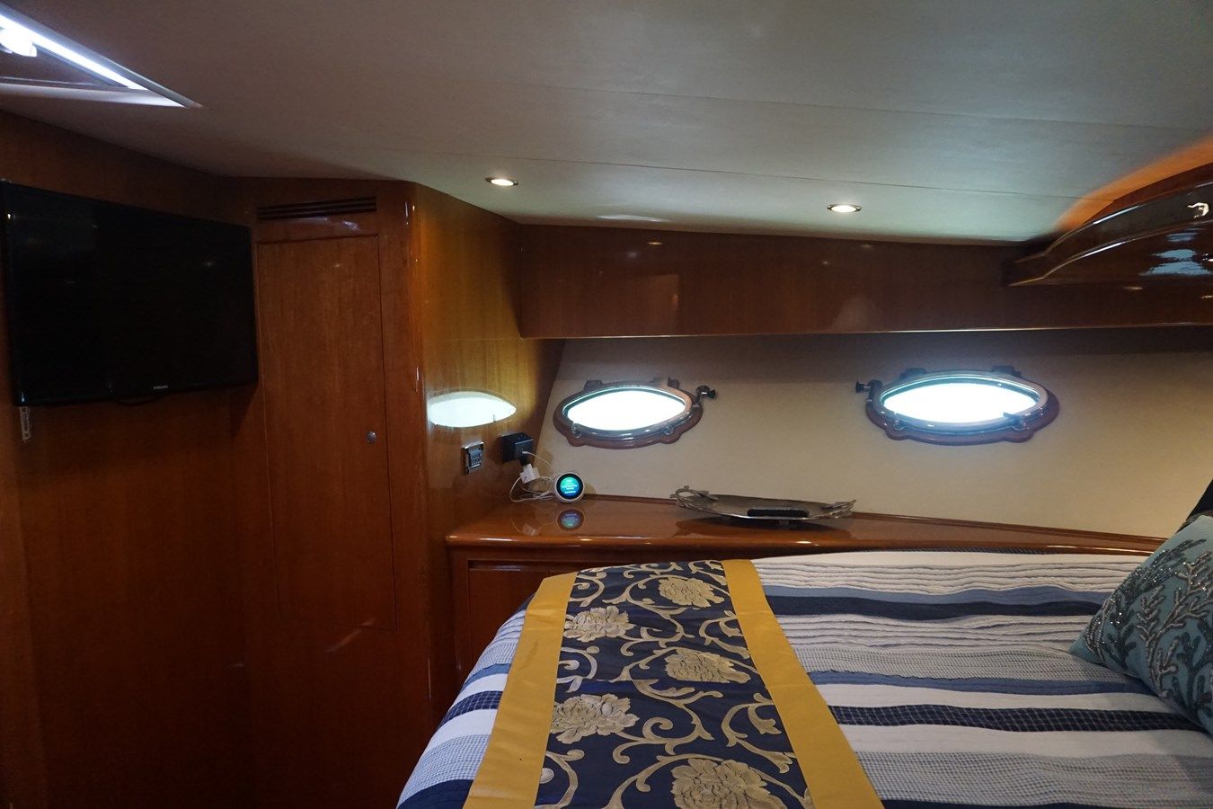 Buy a yacht 52 Pilothouse 52