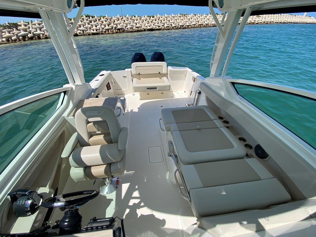 best yacht sales deals 2021 Boston Whaler 280 Vantage @ Cancun 280 Vantage
