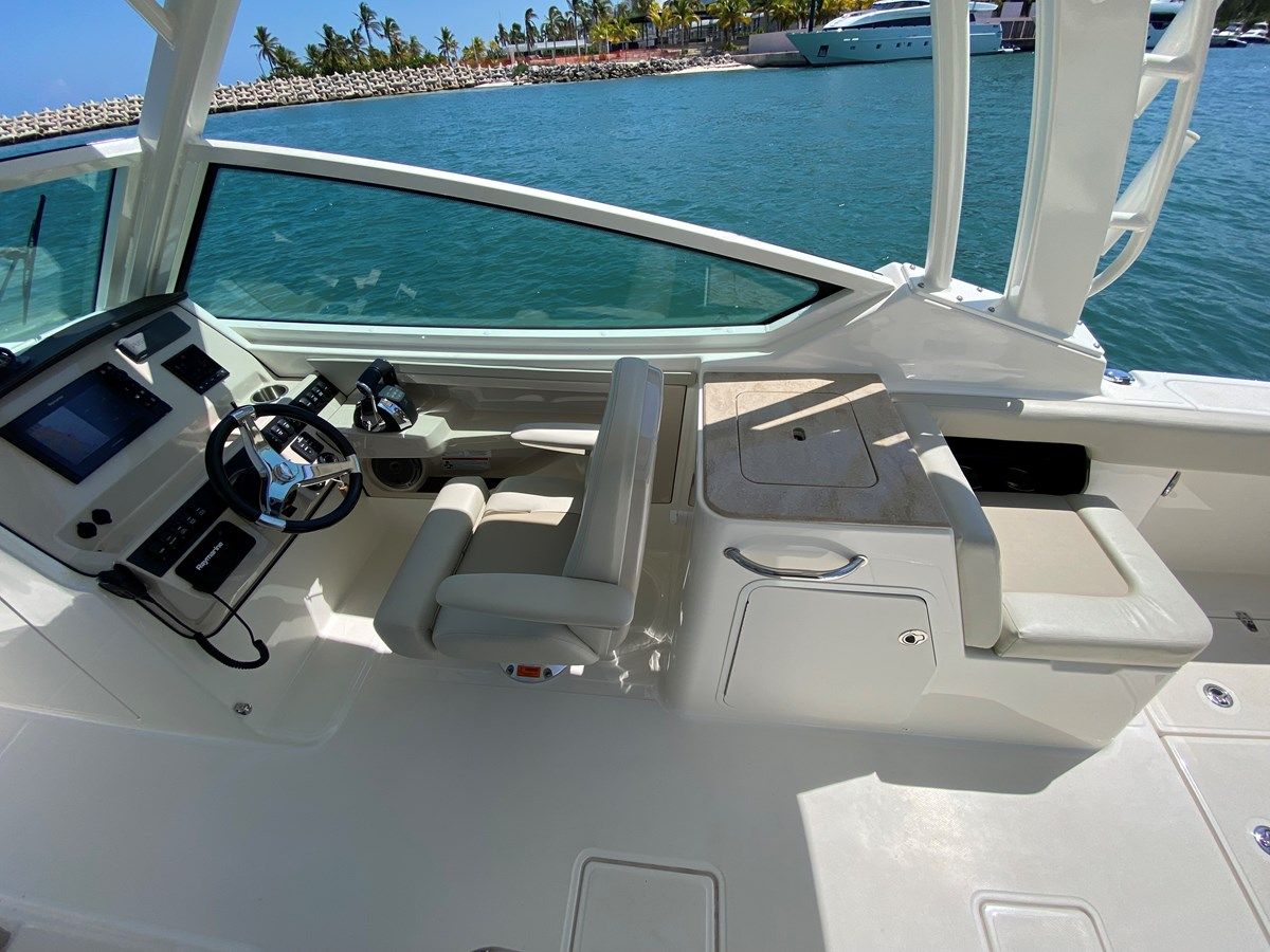 best yacht sales deals 2021 Boston Whaler 280 Vantage @ Cancun 2021