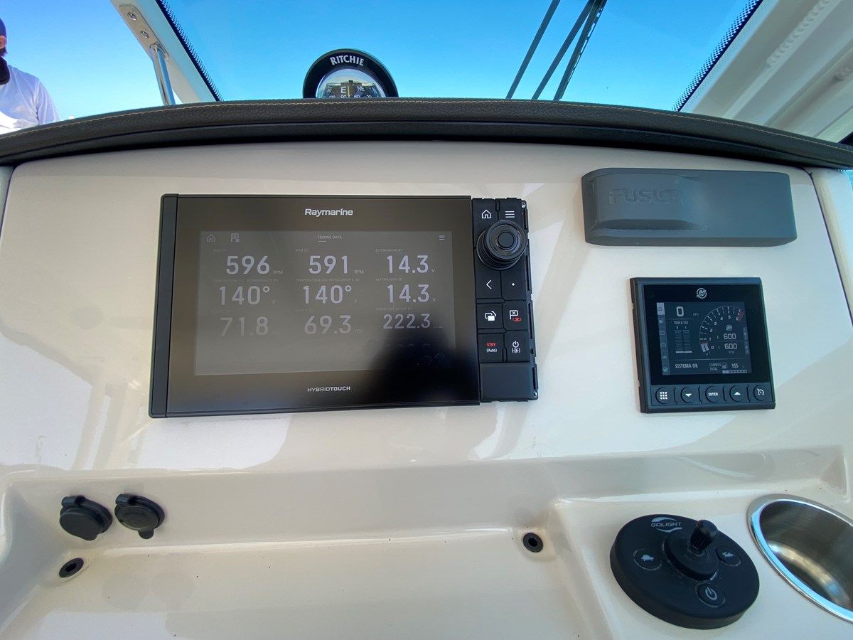 best yacht sales deals 2021 Boston Whaler 280 Vantage @ Cancun 28