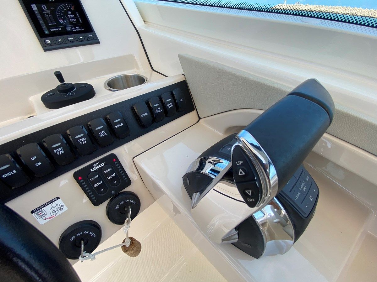 Buy a 2021 Boston Whaler 280 Vantage @ Cancun 280 Vantage at Shestakov Yacht Sales