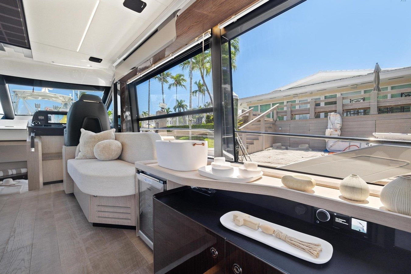 the best price on - - Absolute Yachts