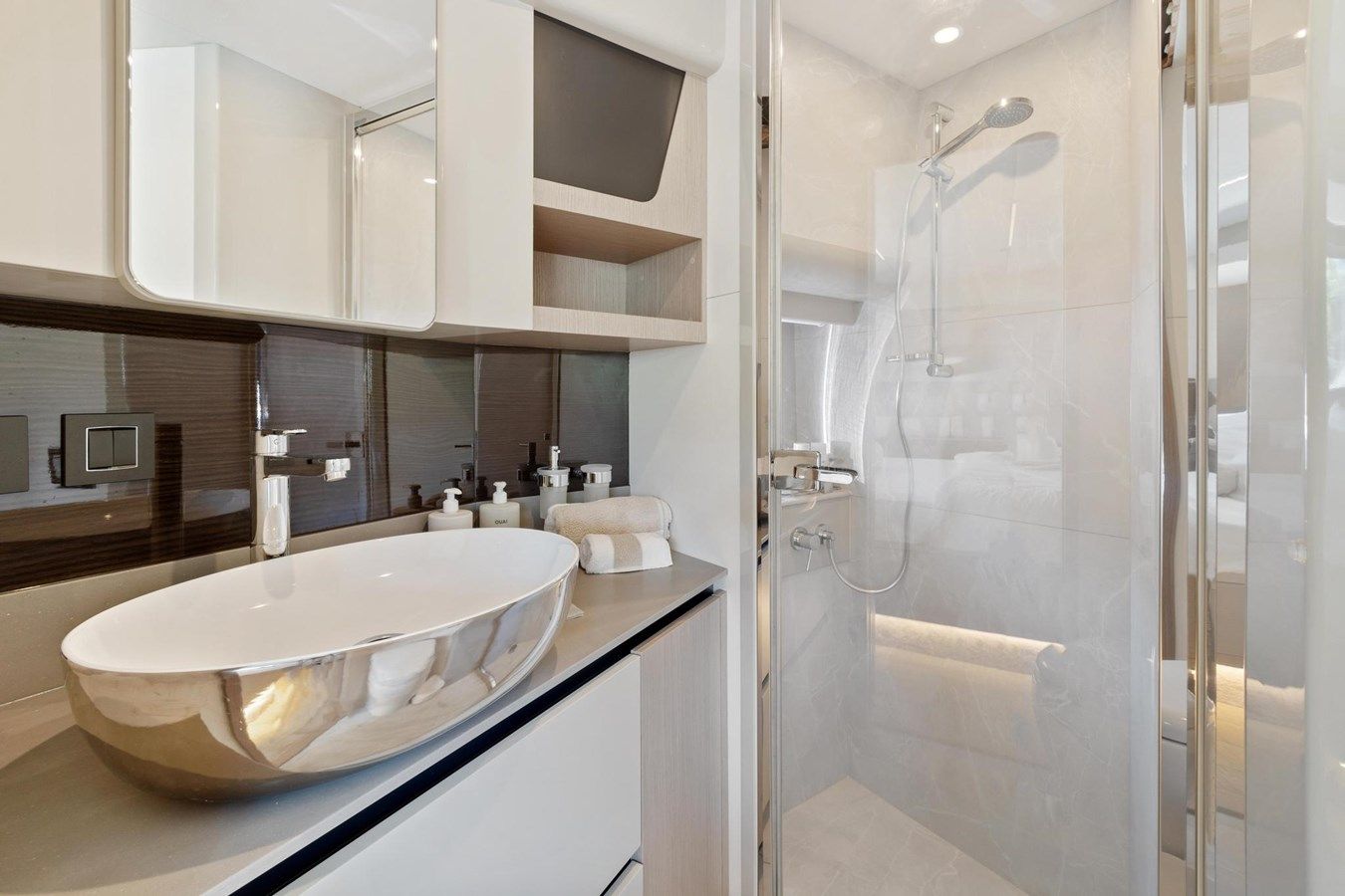 Buy a yacht - - Absolute Yachts