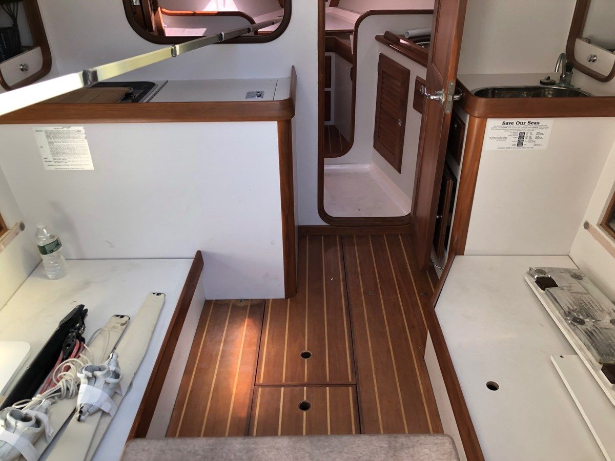 Buy a yacht Catherine 33 Shoal Draft