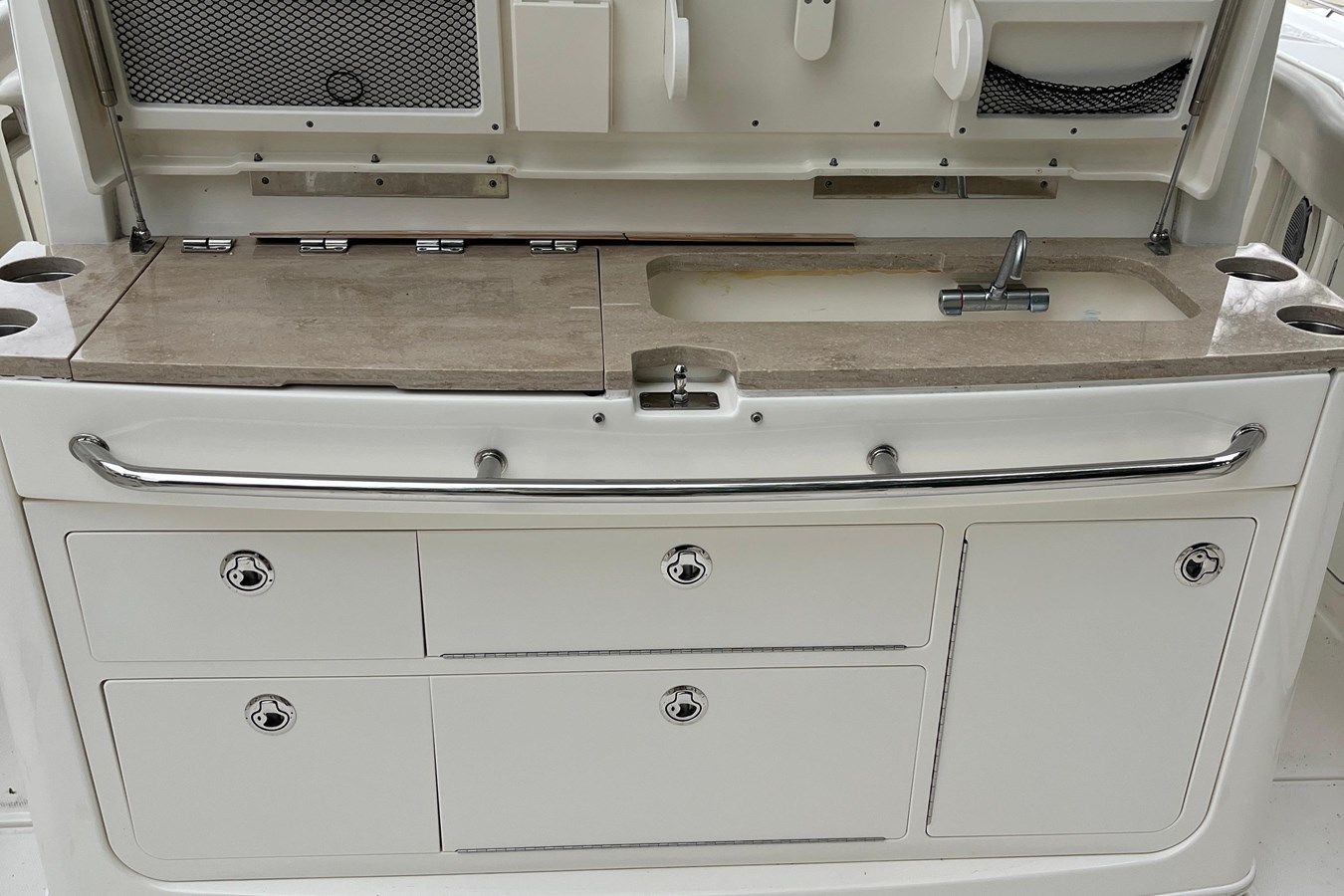 Buy a yacht Hey Jude 2018