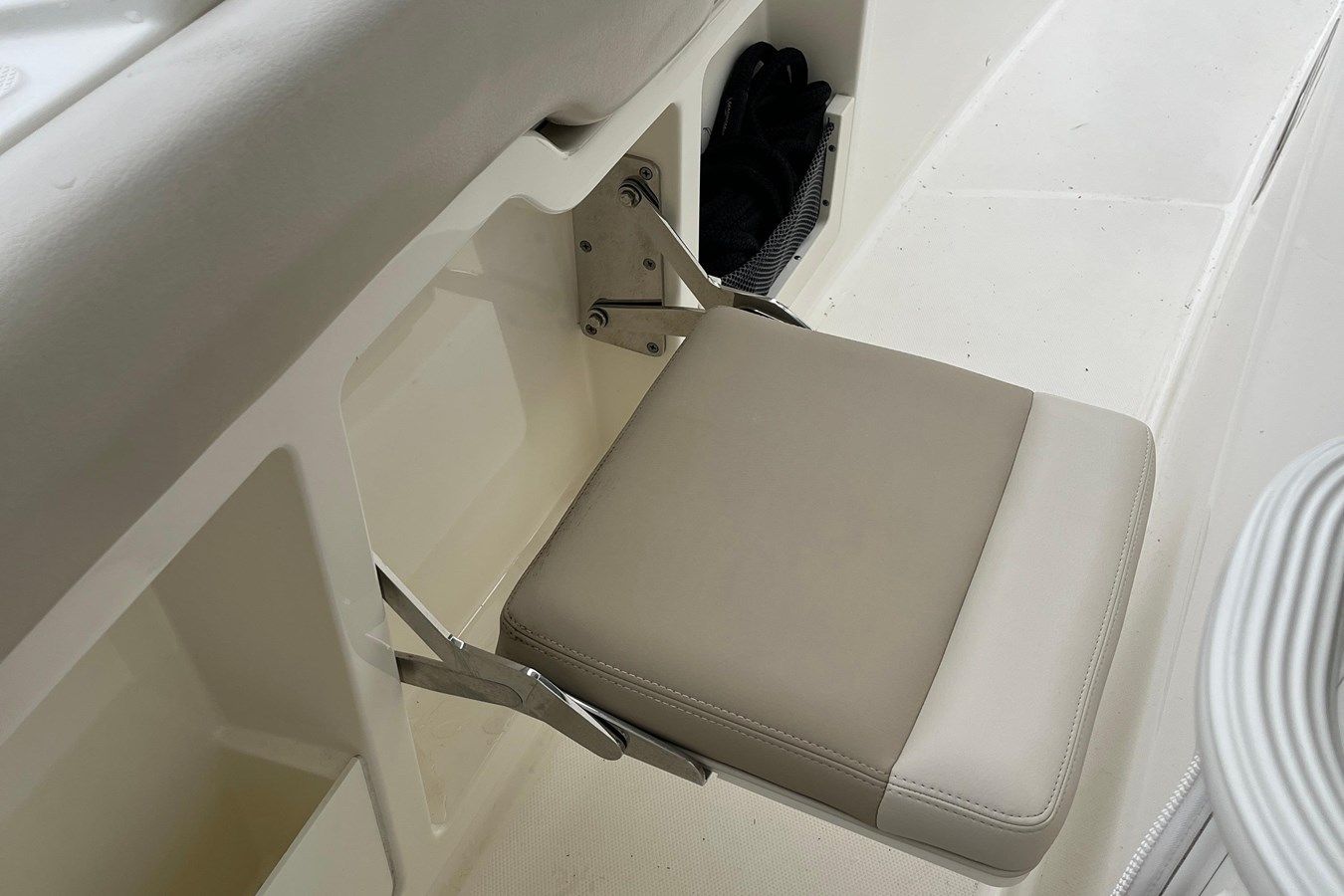 Buy a yacht Hey Jude 38