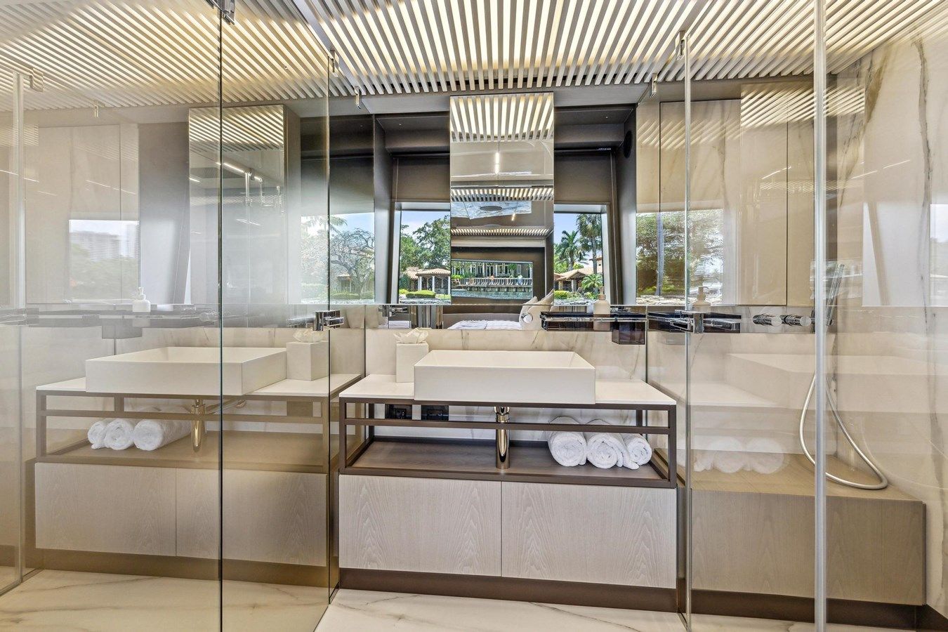 the best price on XFAF8532J021 - Ferretti Yachts