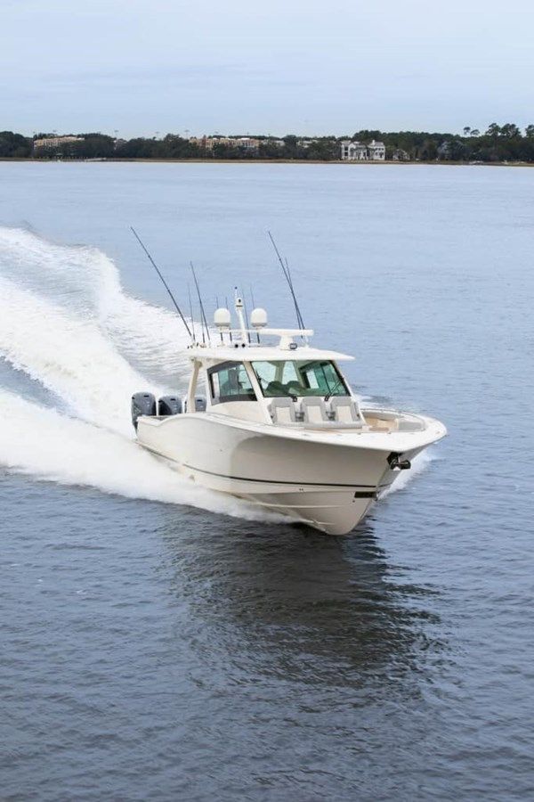 Стоимость яхты 2024 Scout 530 LXF