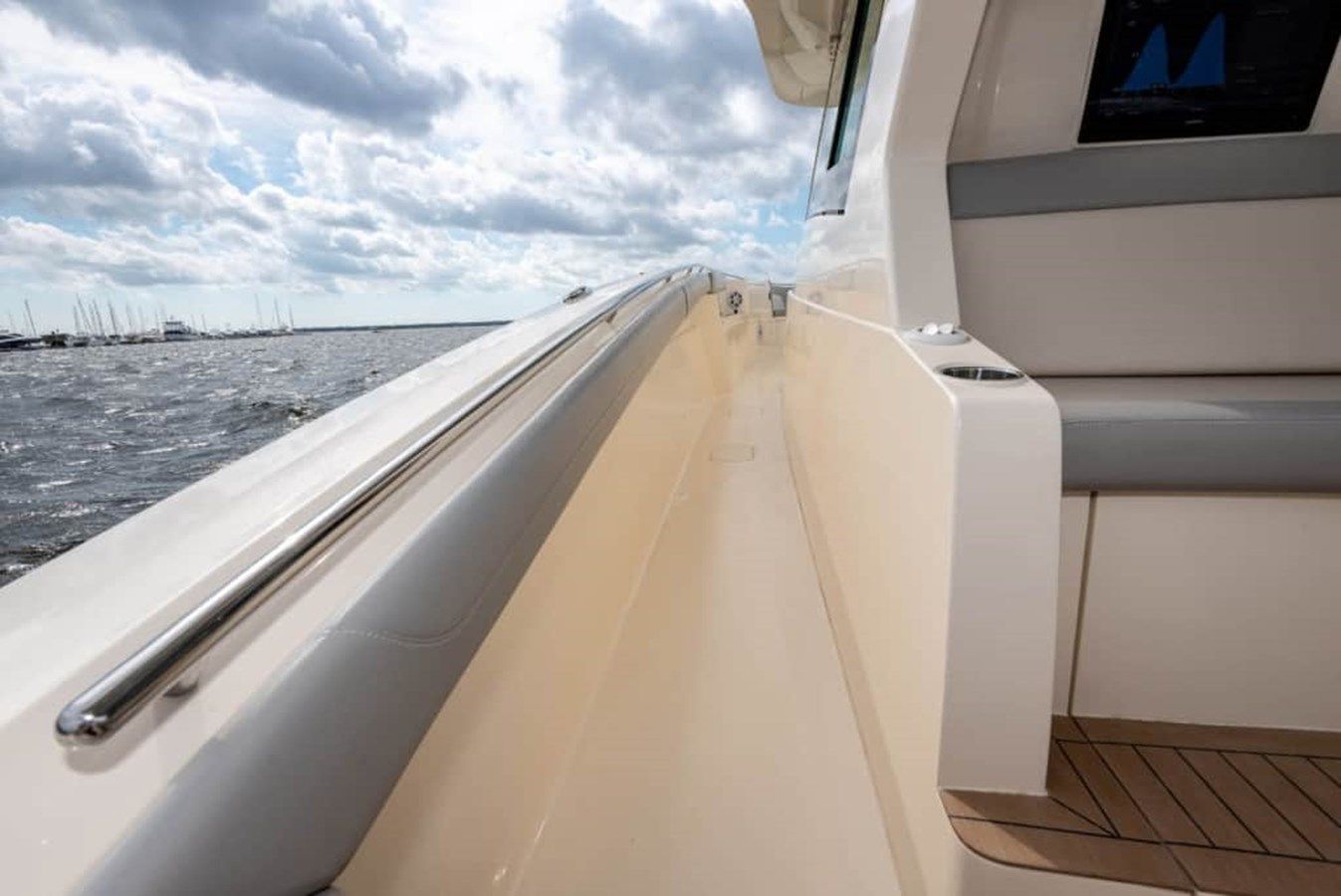 Купить яхту 2024 Scout 530 LXF - SCOUT BOATS в Shestakov Yacht Sales