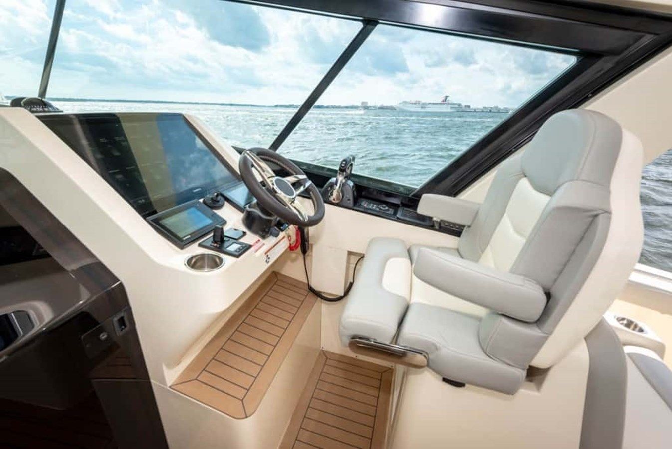 Продажа яхты 2024 Scout 530 LXF