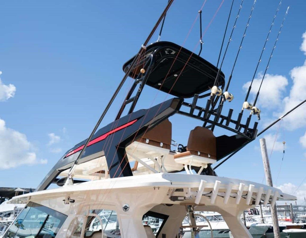 Стоимость яхты 2024 Scout 530 LXF