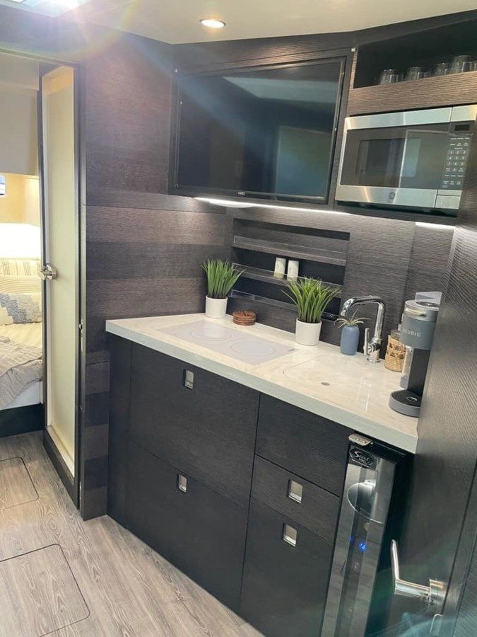 Купить яхту 2024 Scout 530 LXF в Shestakov Yacht Sales