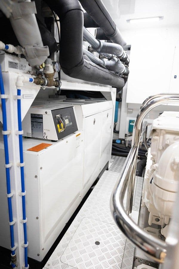 Buy a yacht HANG LOOSE 2021