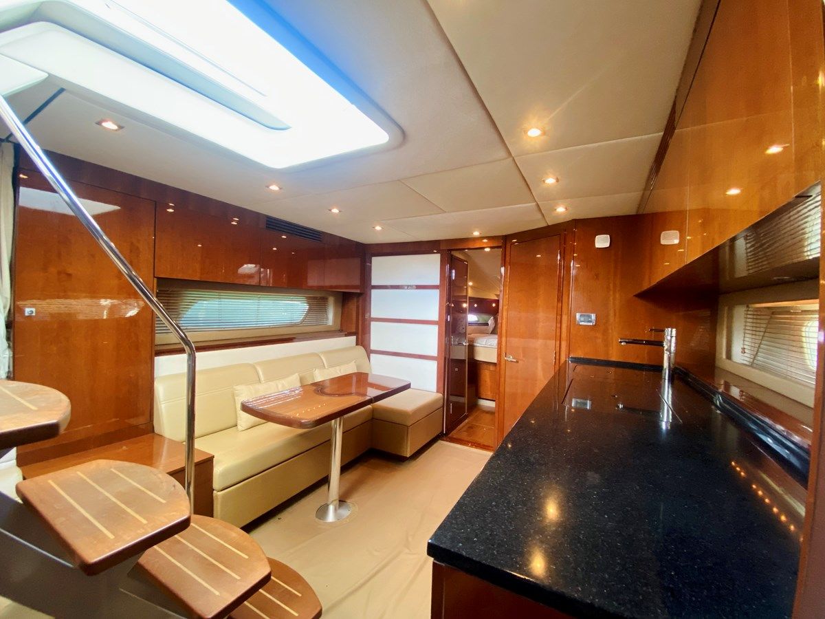 best yacht sales deals Hyde-A-Way 450 Sundancer