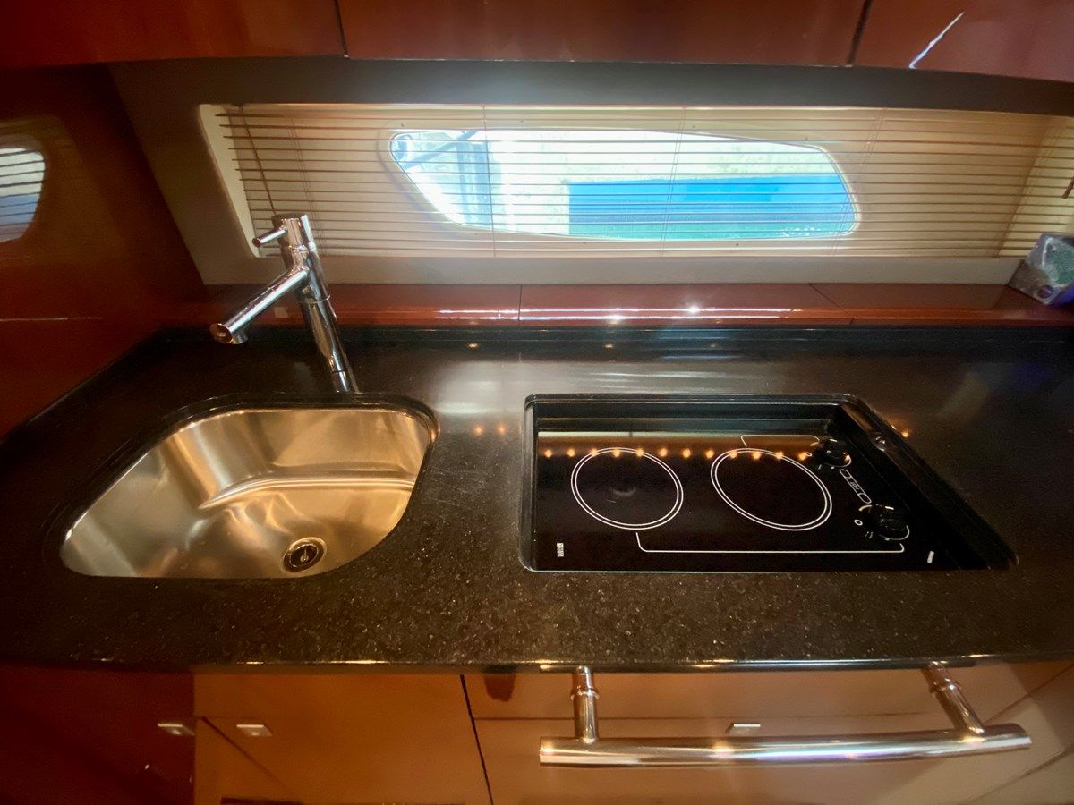 best yacht sales deals Hyde-A-Way 2010