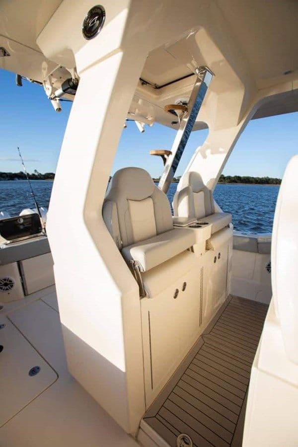 Buy a 2024 Scout 425 LXF 2024 at Shestakov Yacht Sales