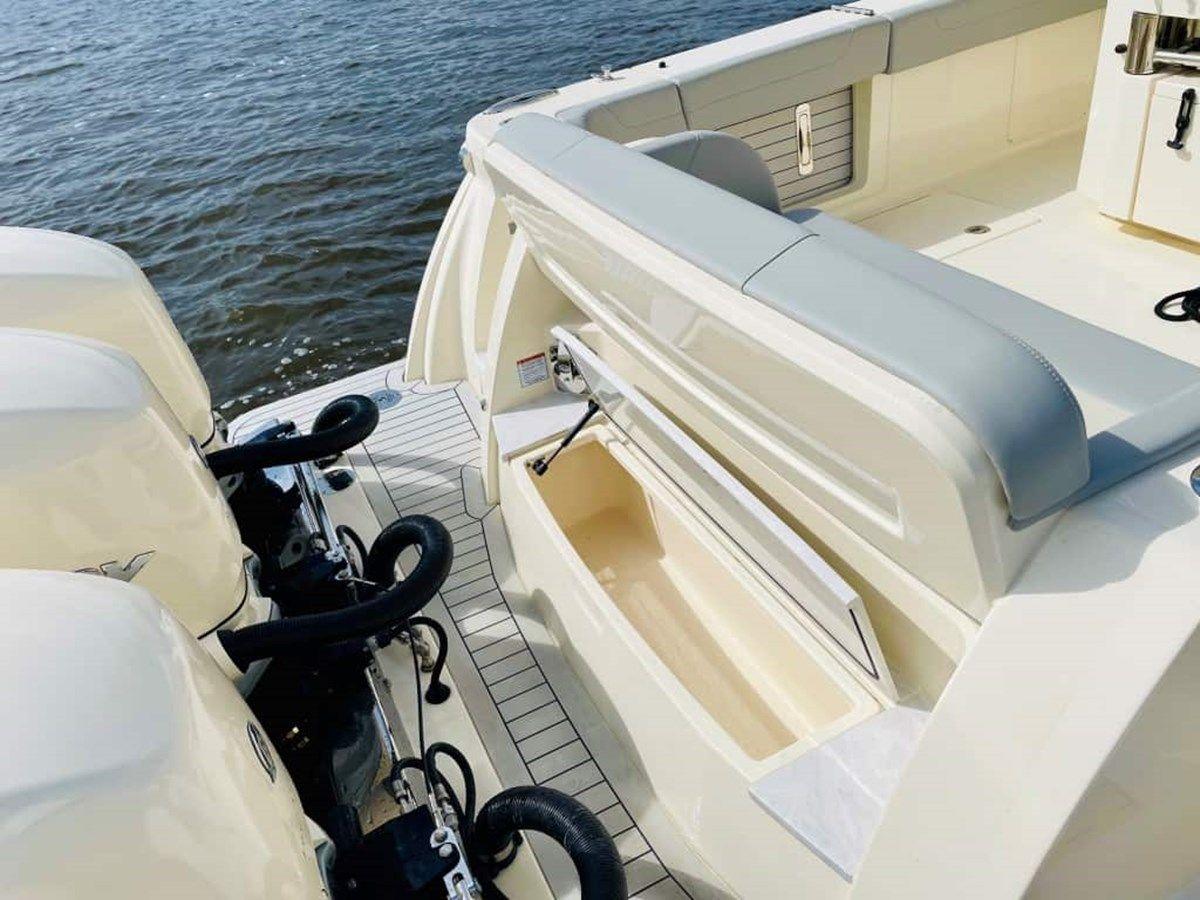 Buy a 2024 Scout 425 LXF 425 LXF at Shestakov Yacht Sales