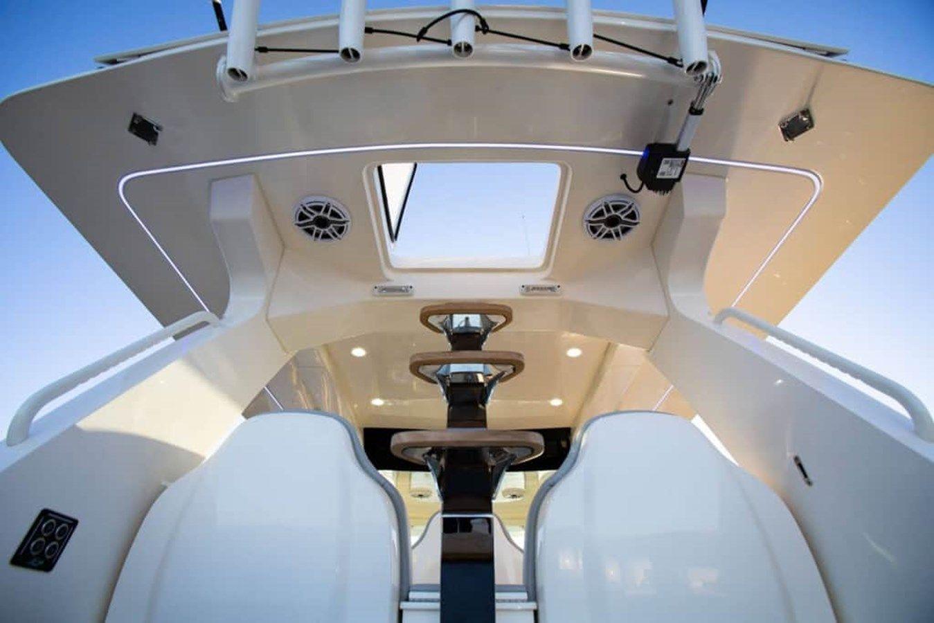 Buy a yacht 2024 Scout 425 LXF 42