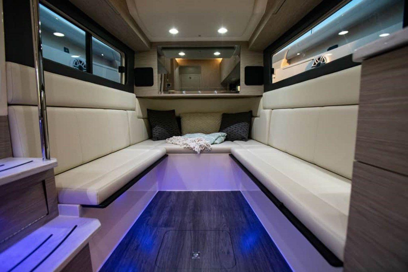 Buy a 2024 Scout 425 LXF - SCOUT BOATS at Shestakov Yacht Sales