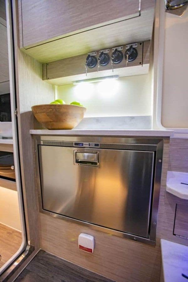 Buy a yacht 2024 Scout 425 LXF - SCOUT BOATS