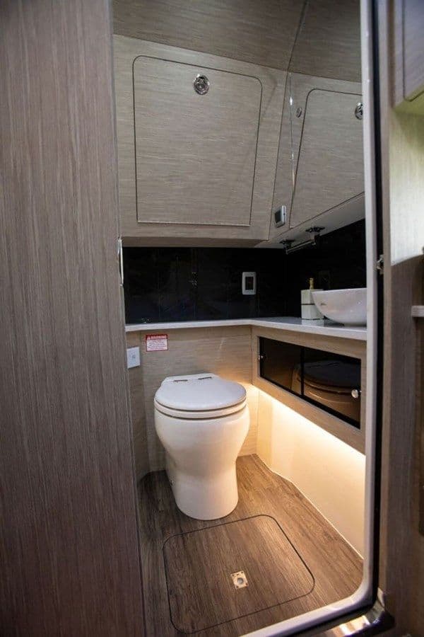 Buy a yacht 2024 Scout 425 LXF