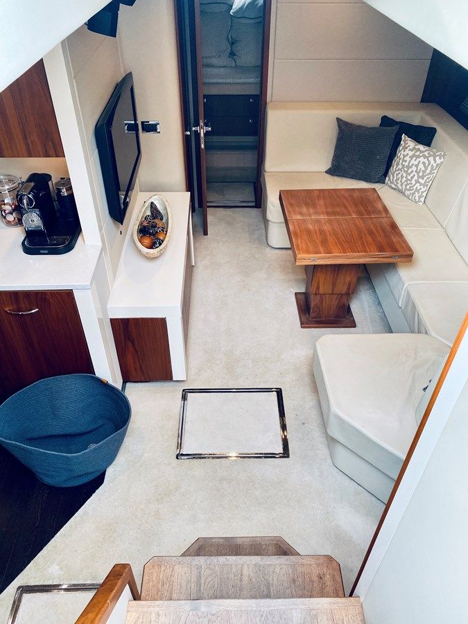 Купить яхту ESSENCE - Sunseeker в Shestakov Yacht Sales