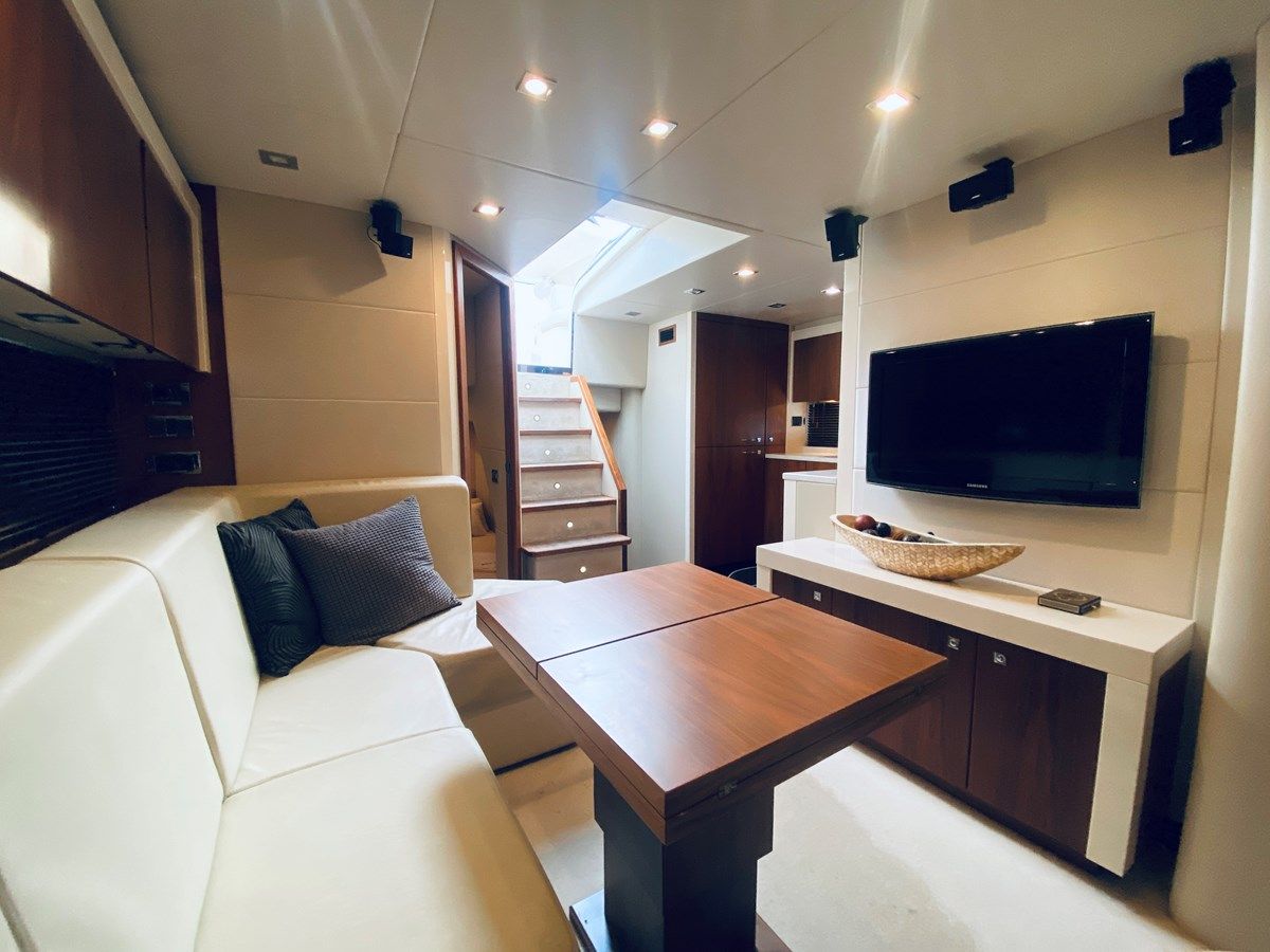 Купить яхту ESSENCE - Sunseeker в Shestakov Yacht Sales