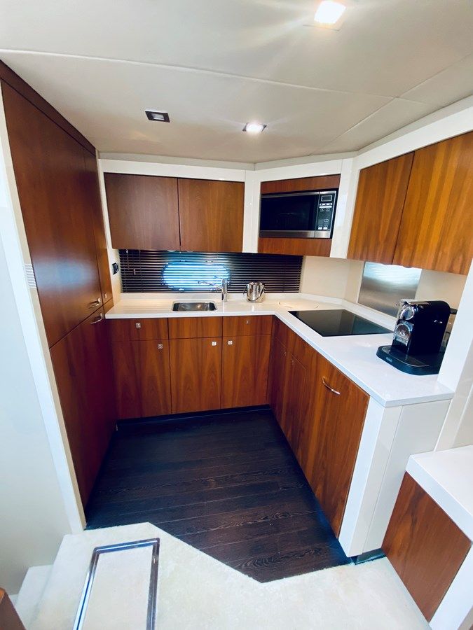 Продажа яхты ESSENCE 60