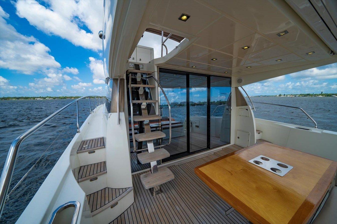 Buy a yacht 2015 Prestige 550 Fly