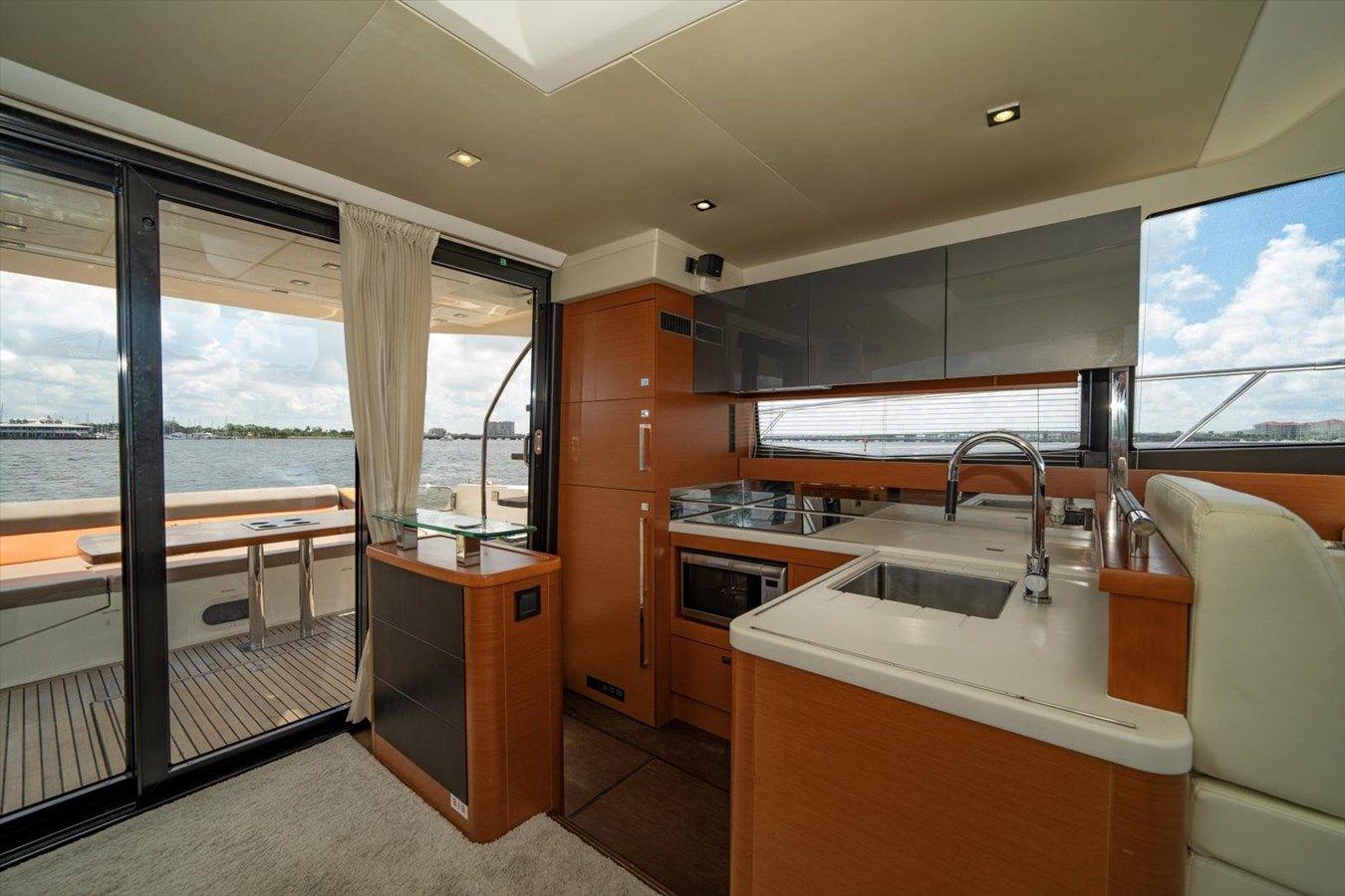Buy a yacht 2015 Prestige 550 Fly 2015