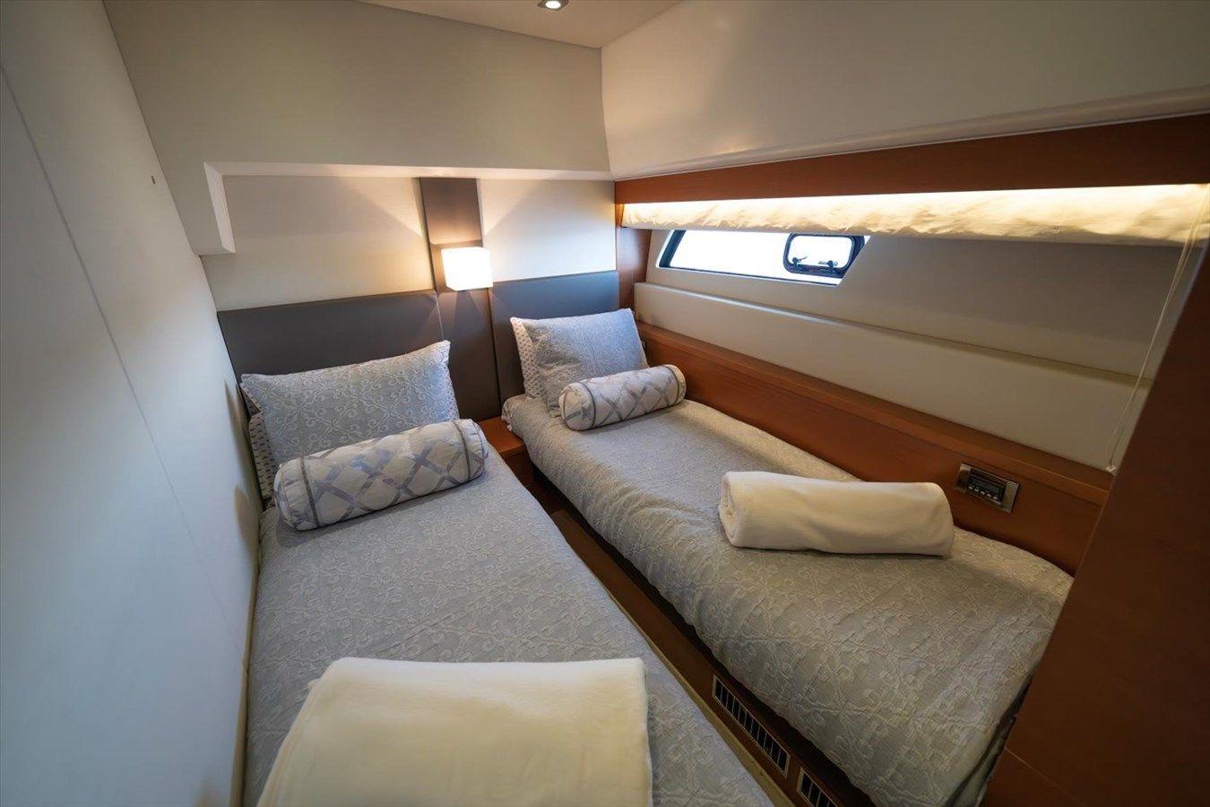 Buy a yacht 2015 Prestige 550 Fly - PRESTIGE